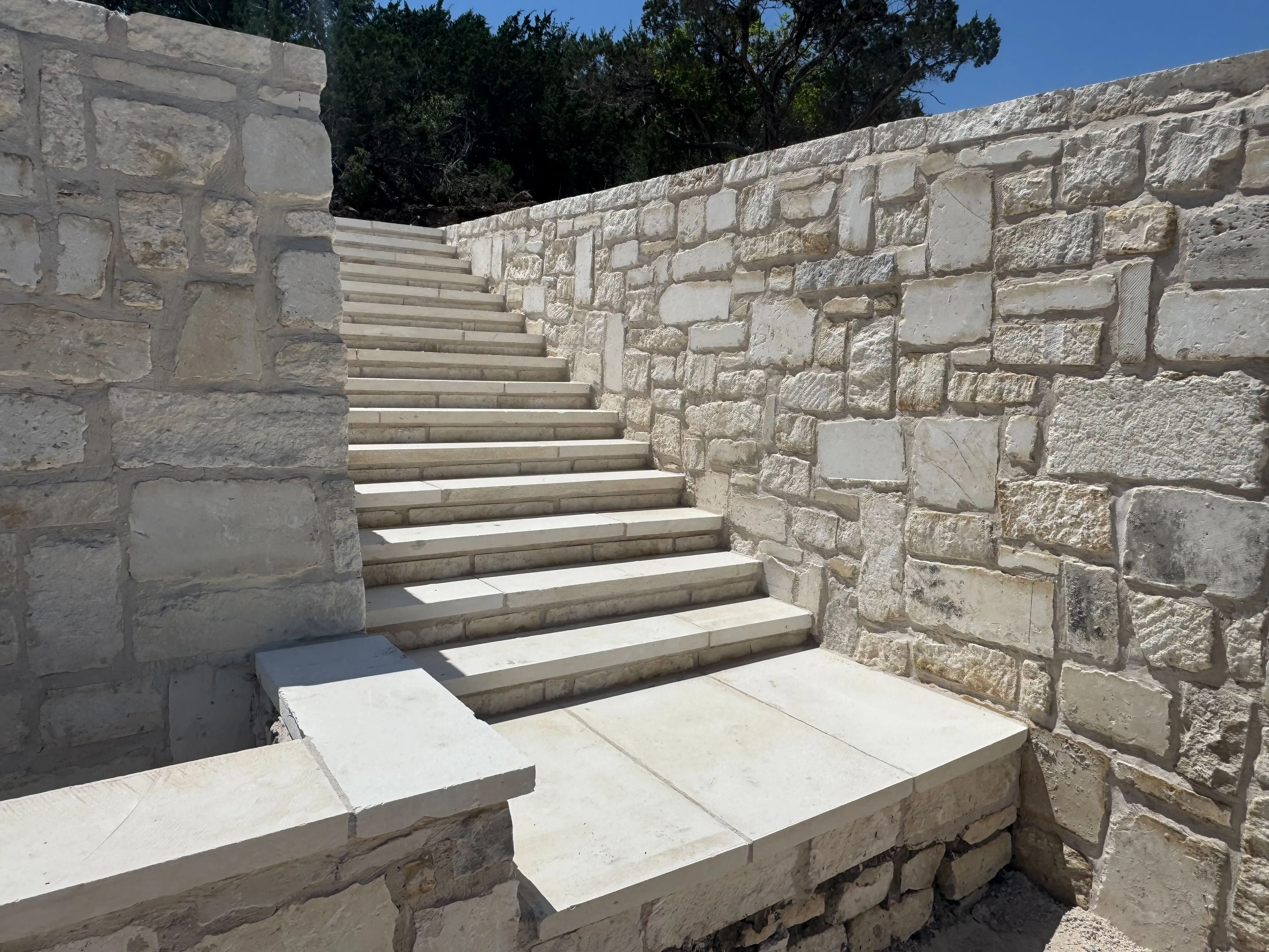 White Fieldstone Wall & Stairs — Austin Block Company, Austin, TX